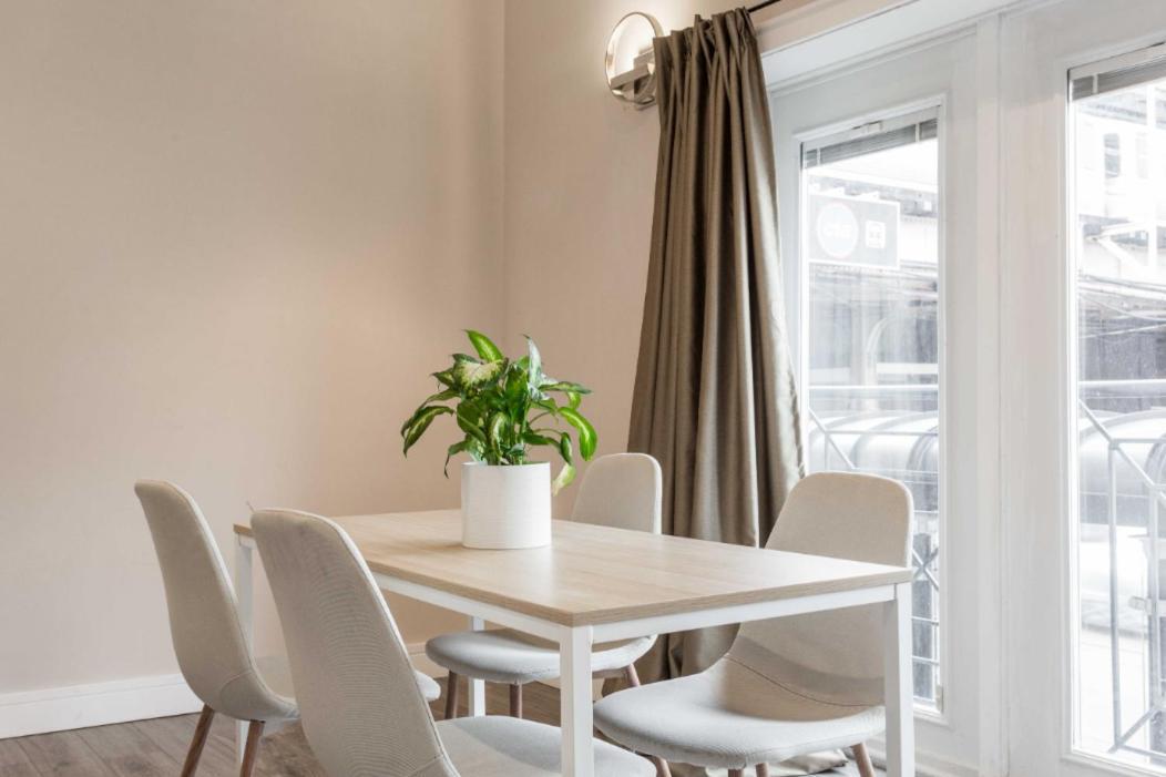 The Double Play - 1 Min Walk To Wrigley! Spacious 2Br - Perfect For Cubs Fans! شيكاغو المظهر الخارجي الصورة