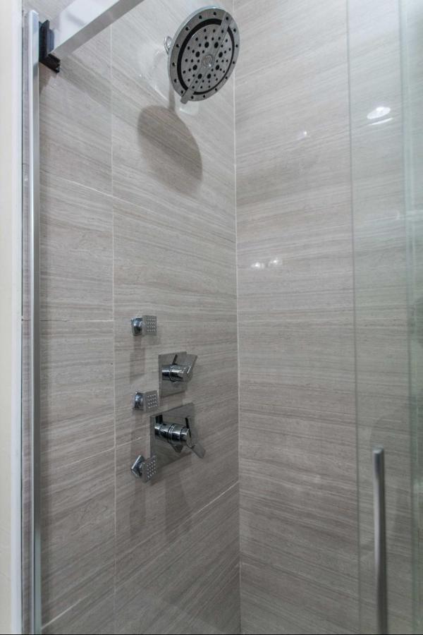 The Double Play - 1 Min Walk To Wrigley! Spacious 2Br - Perfect For Cubs Fans! شيكاغو المظهر الخارجي الصورة