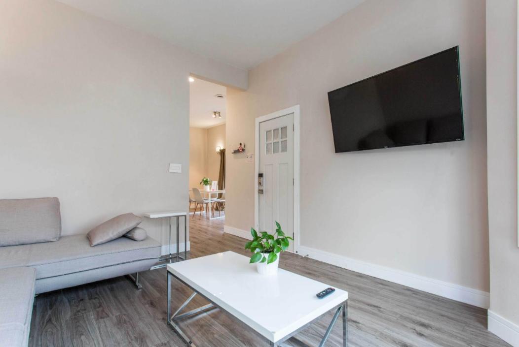 The Double Play - 1 Min Walk To Wrigley! Spacious 2Br - Perfect For Cubs Fans! شيكاغو المظهر الخارجي الصورة