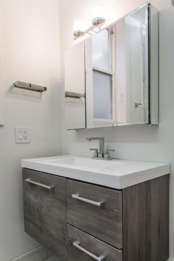 The Double Play - 1 Min Walk To Wrigley! Spacious 2Br - Perfect For Cubs Fans! شيكاغو المظهر الخارجي الصورة